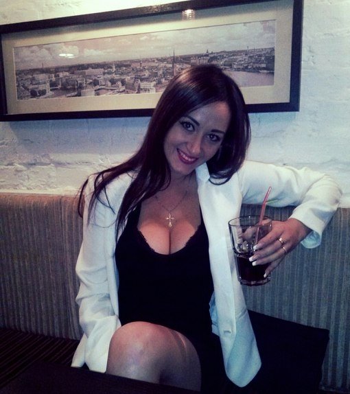 Опытная и красивая брюнетка поможет расслабиться щедрому и привлекательному мужчине в Сургуте Опытная и красивая брюнетка поможет расслабиться щедрому и привлекательному мужчине в Сургуте