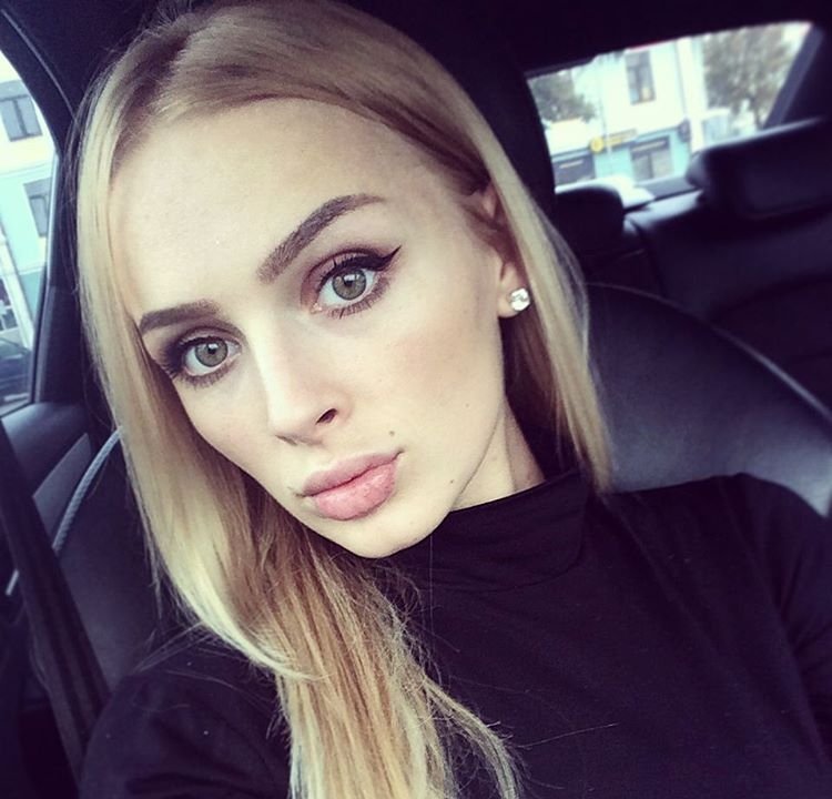 Девушка, ищу мужчину, я уже вся мокрая Девушка, ищу мужчину, я уже вся мокрая