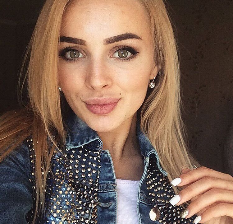 Девушка, ищу мужчину, я уже вся мокрая Девушка, ищу мужчину, я уже вся мокрая