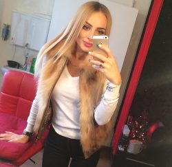 Девушка, ищу мужчину, я уже вся мокрая Девушка, ищу мужчину, я уже вся мокрая